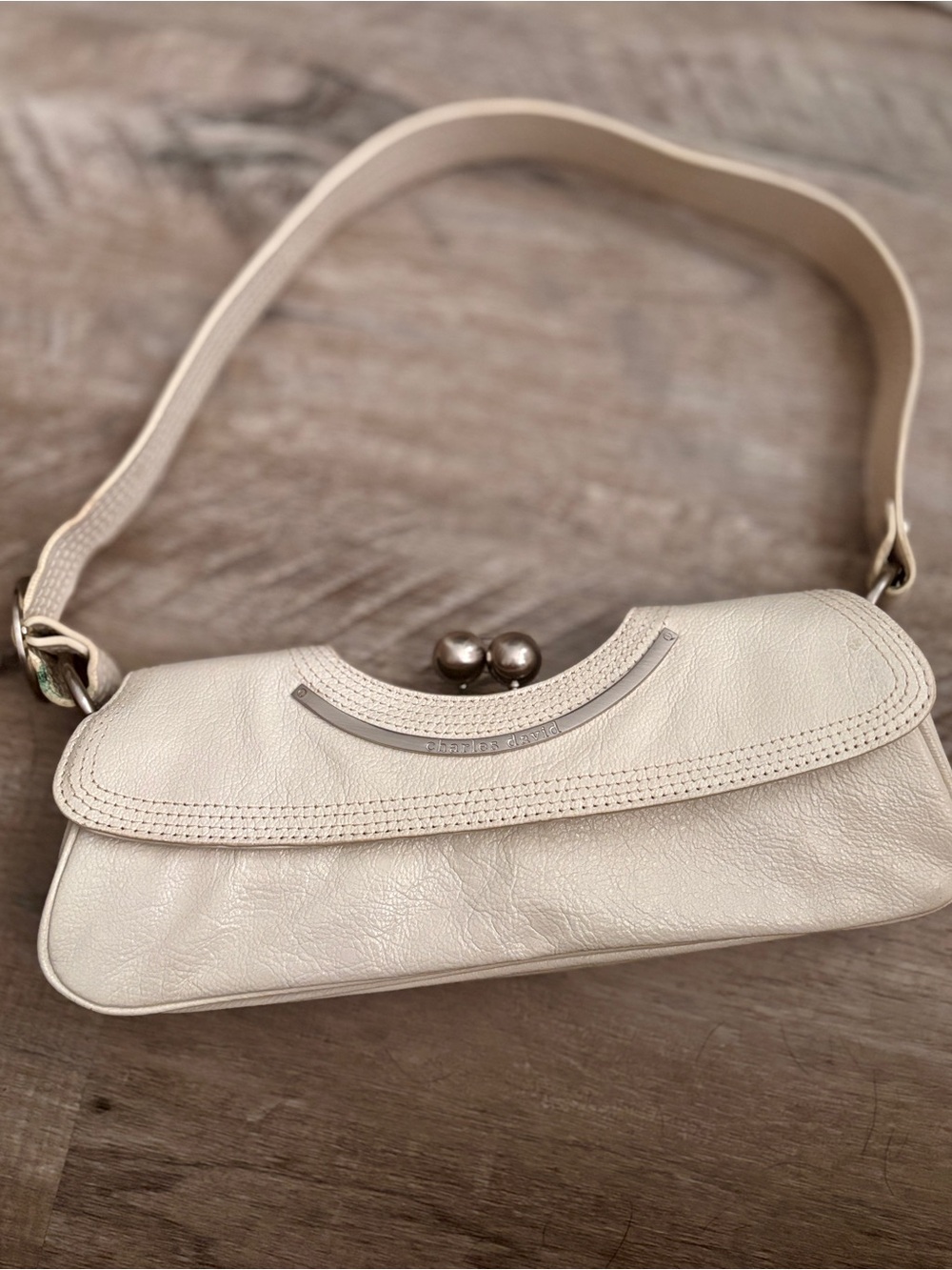 ✨ Vintage Y2K Charles David White Leather Kiss-Lock Shoulder Bag ✨